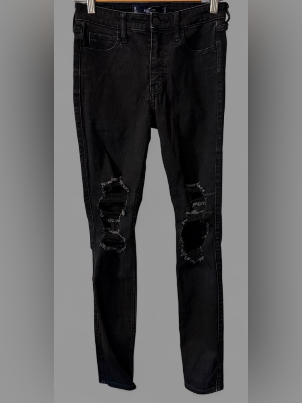 Hollister Black Distressed Skinny Women’s
Jeans